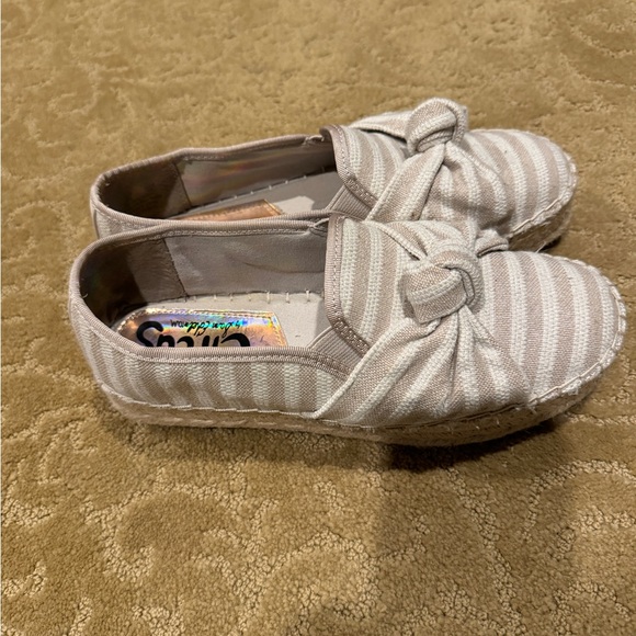 Adorable canvas tan and white espadrille. - Picture 2 of 5